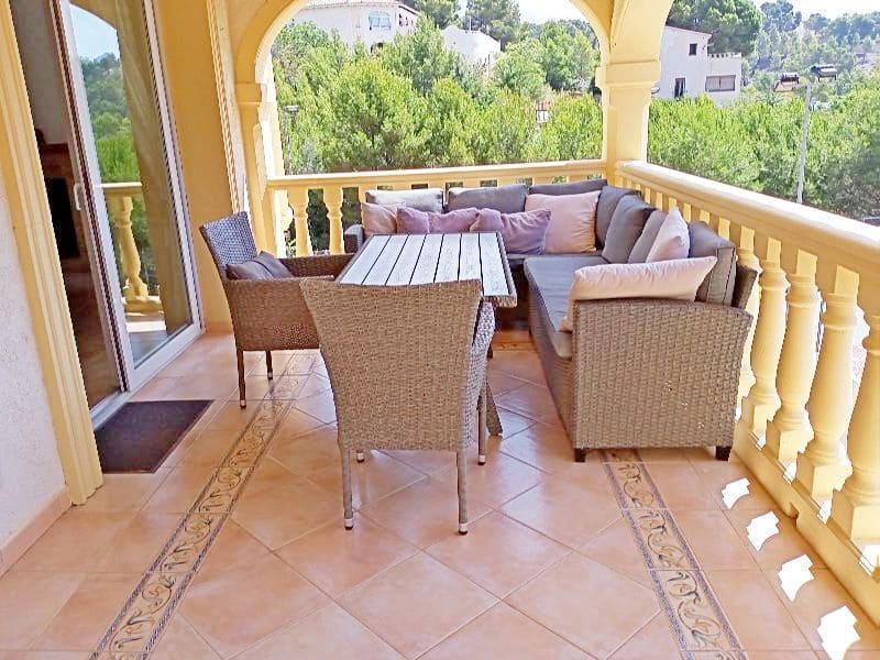 5 bedroom Villa for sale in Altea with pool garage - € 795,000 (Ref: 8599281)