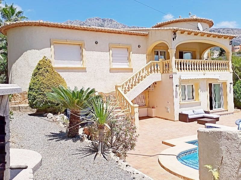 5 bedroom Villa for sale in Altea with pool garage - € 795,000 (Ref: 8599281)