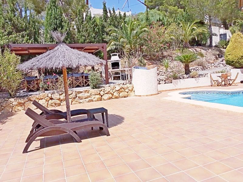 5 bedroom Villa for sale in Altea with pool garage - € 795,000 (Ref: 8599281)
