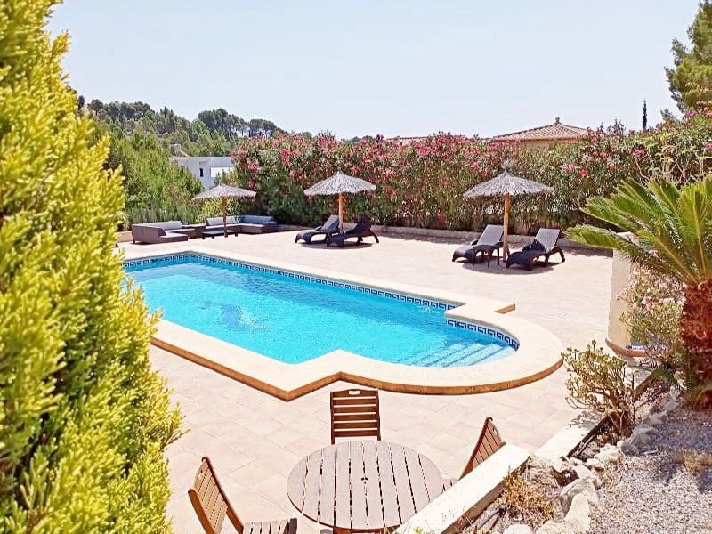 5 bedroom Villa for sale in Altea with pool garage - € 795,000 (Ref: 8599281)