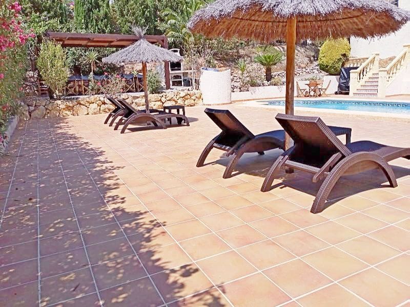 5 bedroom Villa for sale in Altea with pool garage - € 795,000 (Ref: 8599281)