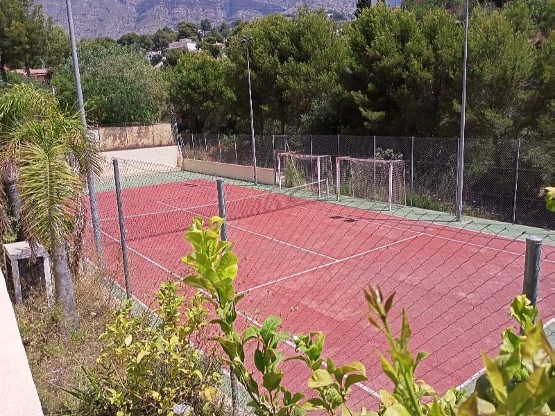 5 bedroom Villa for sale in Altea with pool garage - € 795,000 (Ref: 8599281)