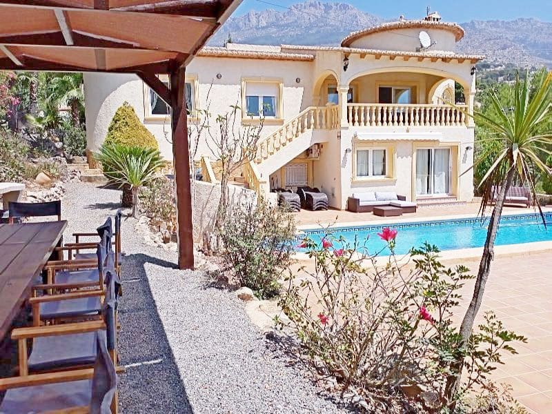 5 bedroom Villa for sale in Altea with pool garage - € 795,000 (Ref: 8599281)