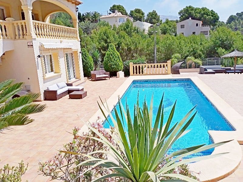 5 bedroom Villa for sale in Altea with pool garage - € 795,000 (Ref: 8599281)