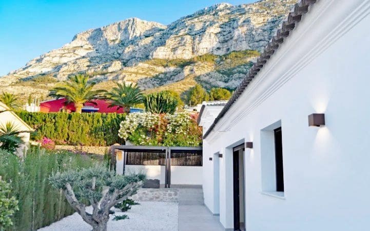 4 bedroom Villa for sale in Denia with pool garage - € 1,300,000 (Ref: 8599283)