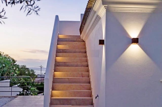 4 quarto Moradia para venda em Dénia com piscina garagem - 1 300 000 € (Ref: 8599283)