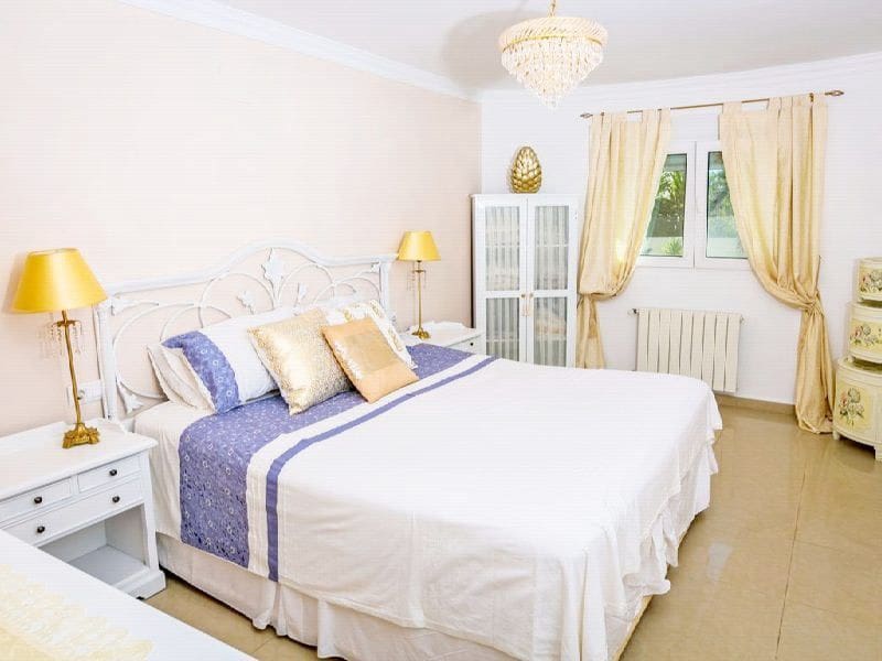 5 soveværelse Villa til salg i Ambolo med swimmingpool garage - € 750.000 (Ref: 8683890)