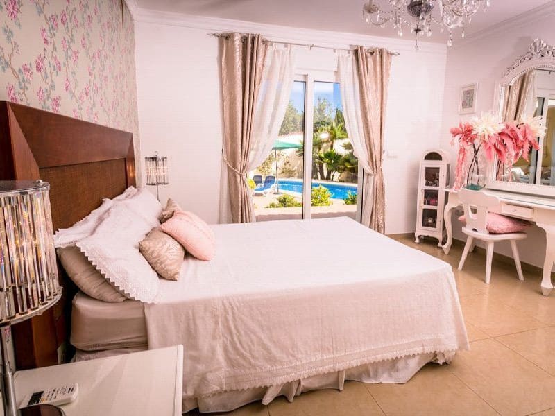 5 soveværelse Villa til salg i Ambolo med swimmingpool garage - € 750.000 (Ref: 8683890)