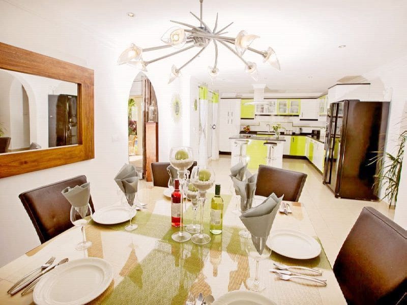 5 soveværelse Villa til salg i Ambolo med swimmingpool garage - € 750.000 (Ref: 8683890)