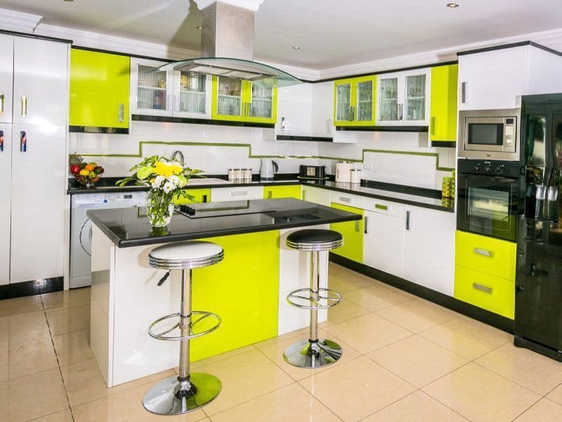 5 soveværelse Villa til salg i Ambolo med swimmingpool garage - € 750.000 (Ref: 8683890)