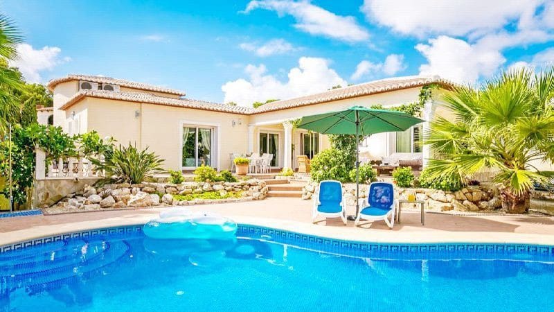 5 soveværelse Villa til salg i Ambolo med swimmingpool garage - € 750.000 (Ref: 8683890)