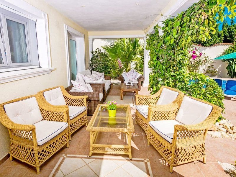 5 soveværelse Villa til salg i Ambolo med swimmingpool garage - € 750.000 (Ref: 8683890)