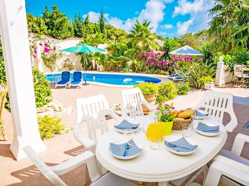 5 soveværelse Villa til salg i Ambolo med swimmingpool garage - € 750.000 (Ref: 8683890)