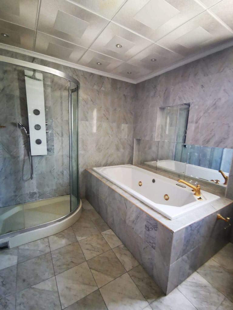 9 sypialnia Willa na sprzedaż w Benidorm z basenem garażem - 2 500 000 € (Ref: 8699476)