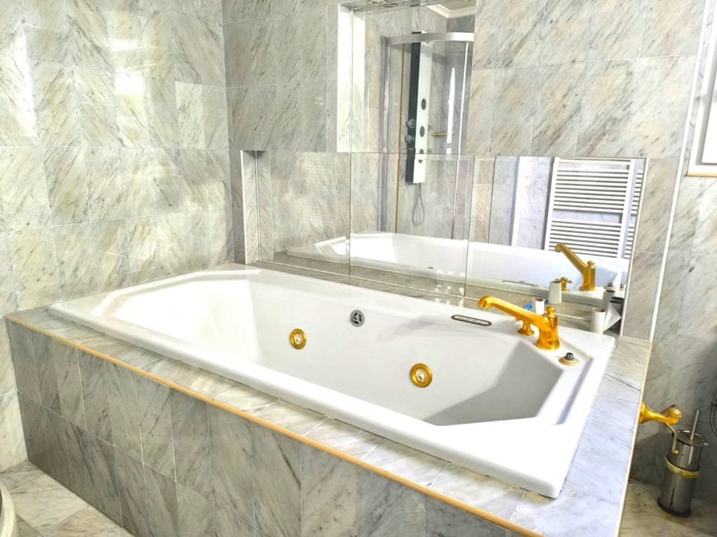 9 sypialnia Willa na sprzedaż w Benidorm z basenem garażem - 2 500 000 € (Ref: 8699476)