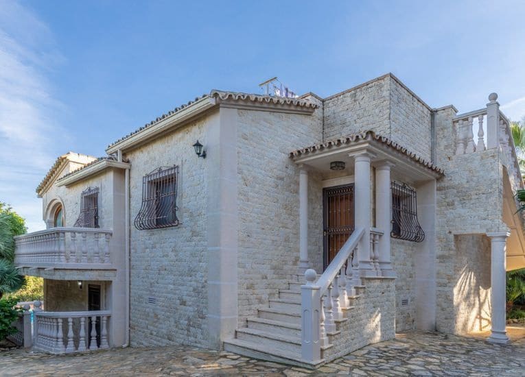 3 sypialnia Willa na sprzedaż w Adsubia z basenem garażem - 750 000 € (Ref: 8838175)