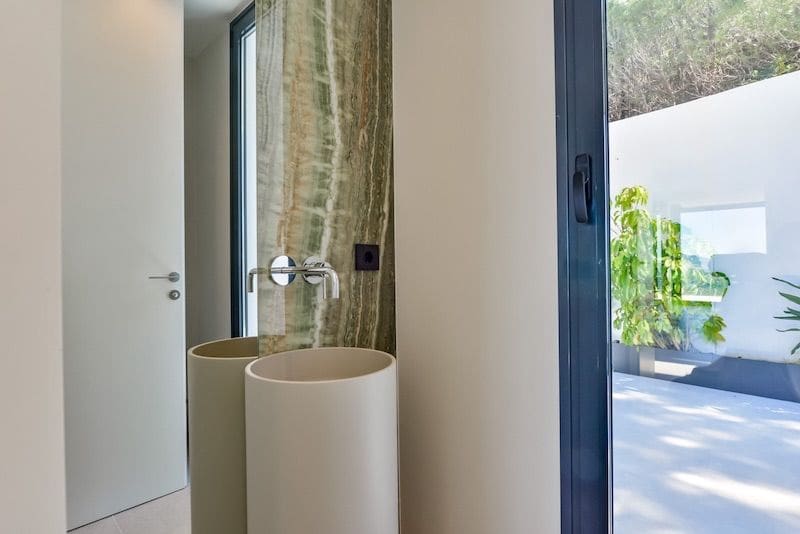 5 bedroom Villa for sale in Altea with pool garage - € 2,690,000 (Ref: 8866833)