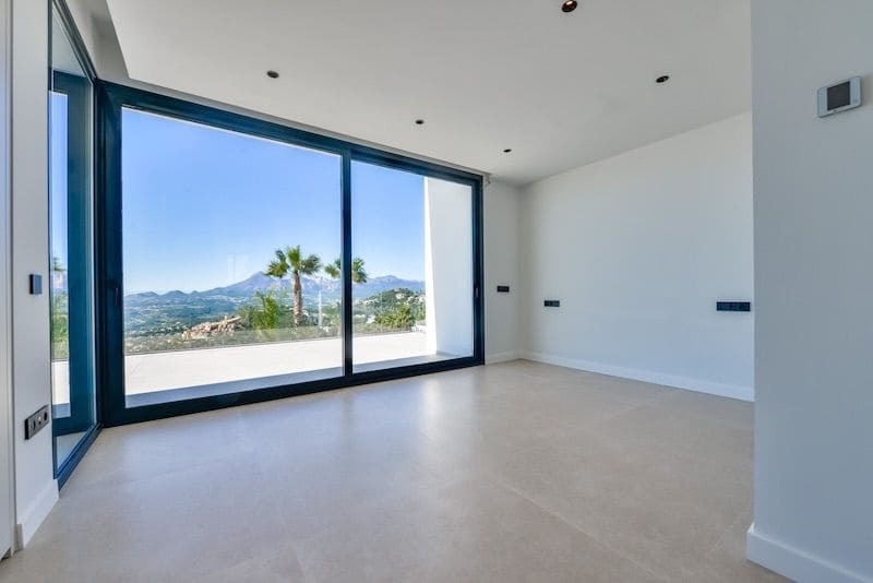5 bedroom Villa for sale in Altea with pool garage - € 2,690,000 (Ref: 8866833)