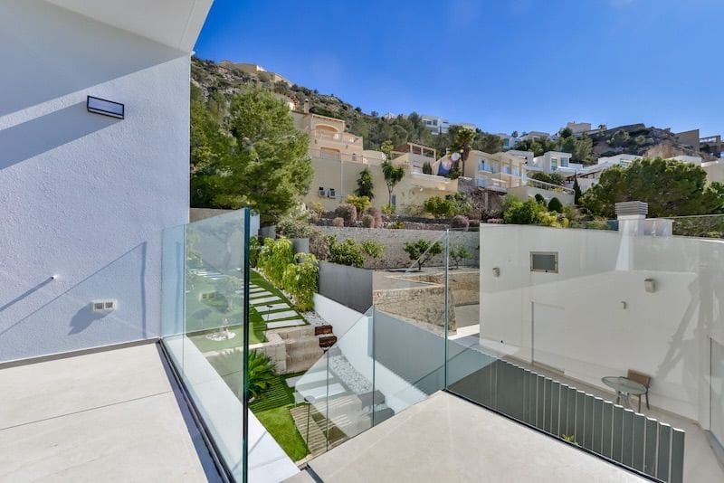5 bedroom Villa for sale in Altea with pool garage - € 2,690,000 (Ref: 8866833)