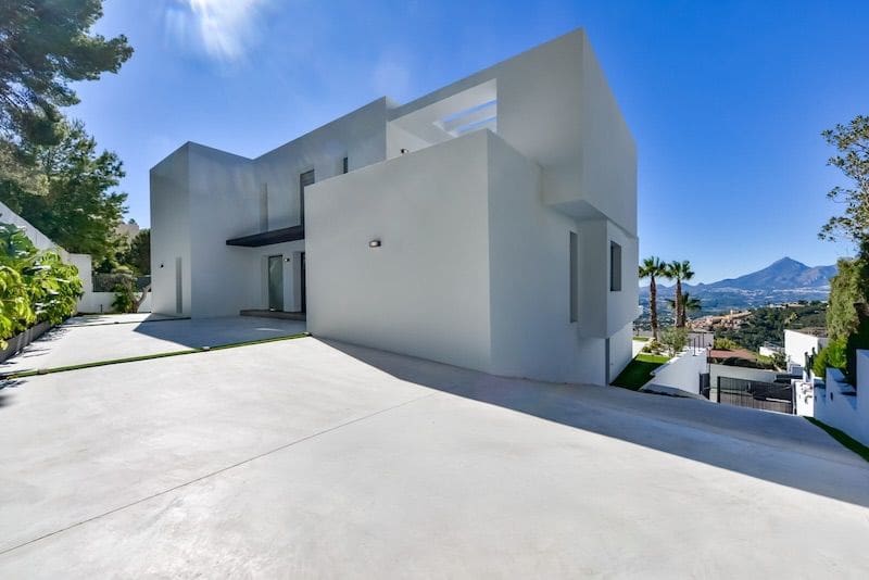 5 bedroom Villa for sale in Altea with pool garage - € 2,690,000 (Ref: 8866833)