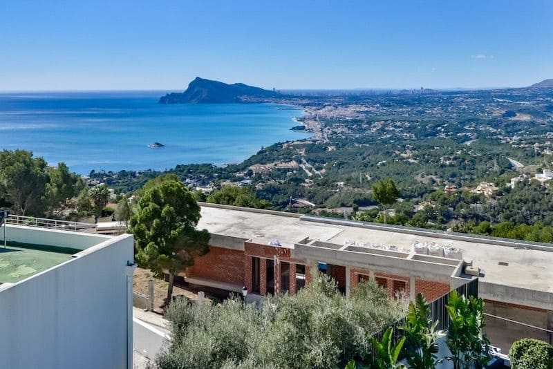 5 bedroom Villa for sale in Altea with pool garage - € 2,690,000 (Ref: 8866833)