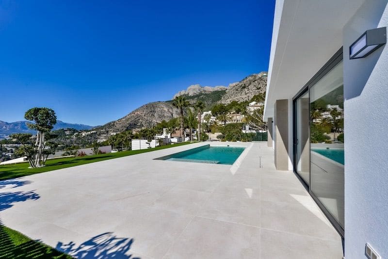 5 bedroom Villa for sale in Altea with pool garage - € 2,690,000 (Ref: 8866833)