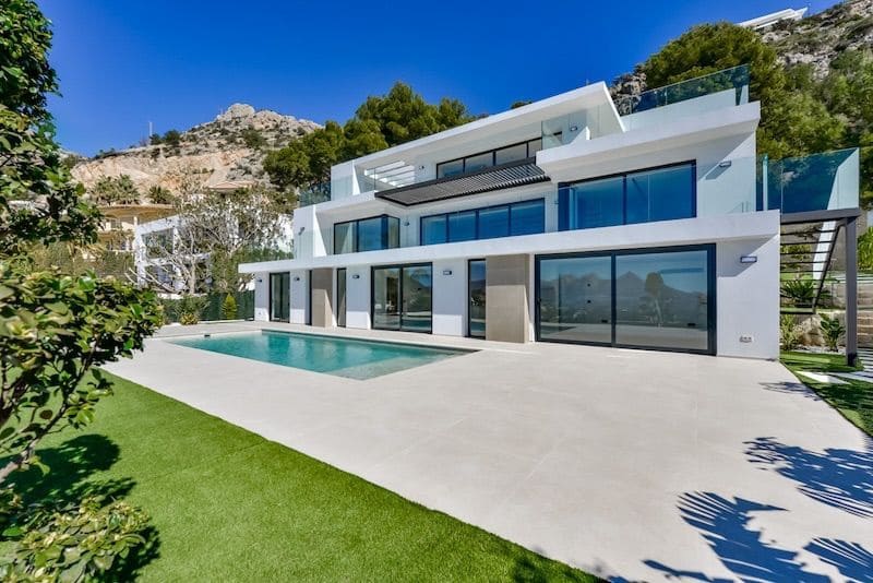 5 bedroom Villa for sale in Altea with pool garage - € 2,690,000 (Ref: 8866833)