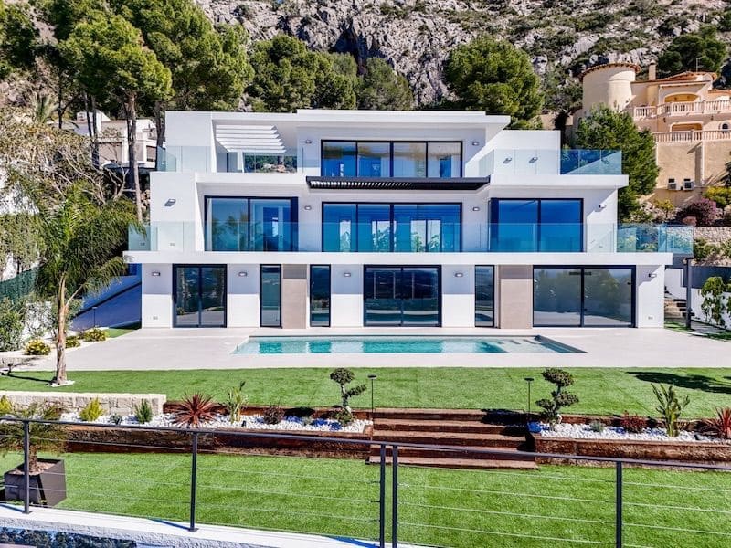 5 bedroom Villa for sale in Altea with pool garage - € 2,690,000 (Ref: 8866833)
