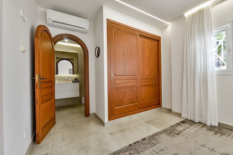 8 sypialnia Willa na sprzedaż w Altea z basenem garażem - 2 650 000 € (Ref: 8866837)