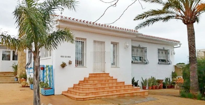 4 bedroom Villa for sale in Denia with pool garage - € 685,000 (Ref: 8896245)