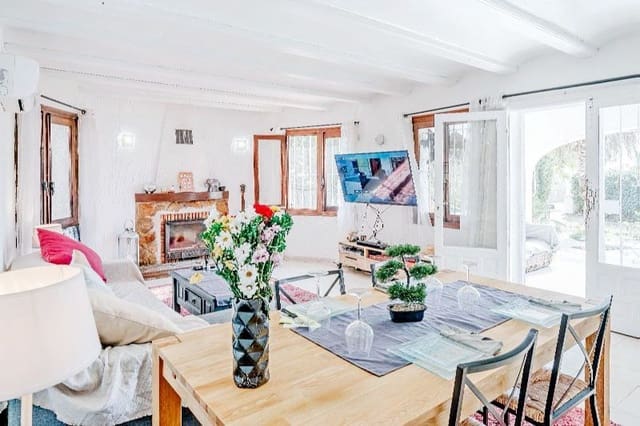 Chalet de 2 habitaciones en Moraira, Teulada-Moraira en venta con piscina garaje - 550.000 € (Ref: 8942707)