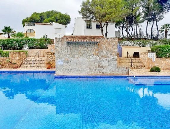 2 soveværelse Semi-Rækkehus til salg i Moraira med swimmingpool garage - € 310.000 (Ref: 8945899)