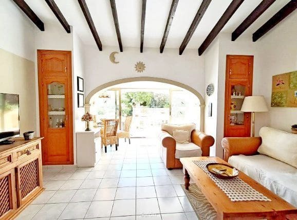 2 soveværelse Semi-Rækkehus til salg i Moraira med swimmingpool garage - € 310.000 (Ref: 8945899)