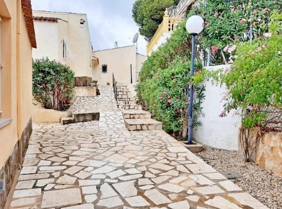 2 soveværelse Semi-Rækkehus til salg i Moraira med swimmingpool garage - € 310.000 (Ref: 8945899)