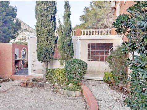 Chalet de 4 habitaciones en Altea en venta con garaje - 400.000 € (Ref: 9002887)