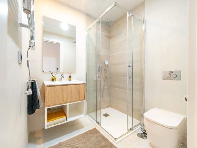 2 soveværelse Lejlighed til salg i Playa Poniente, Benidorm med swimmingpool garage - € 635.000 (Ref: 9074839)