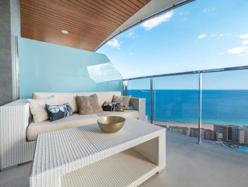 2 bedroom Apartment for sale in Benidorm with pool garage - € 635,000 (Ref: 9074839)