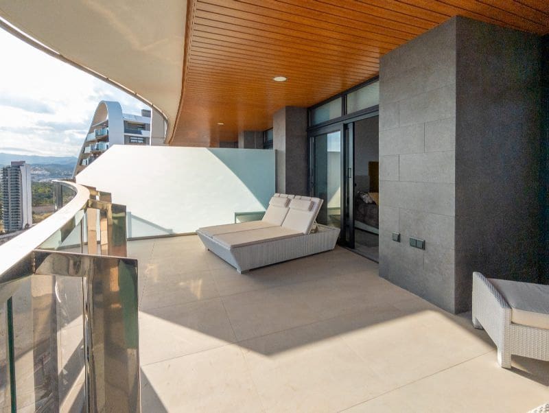 2 bedroom Apartment for sale in Benidorm with pool garage - € 635,000 (Ref: 9074839)