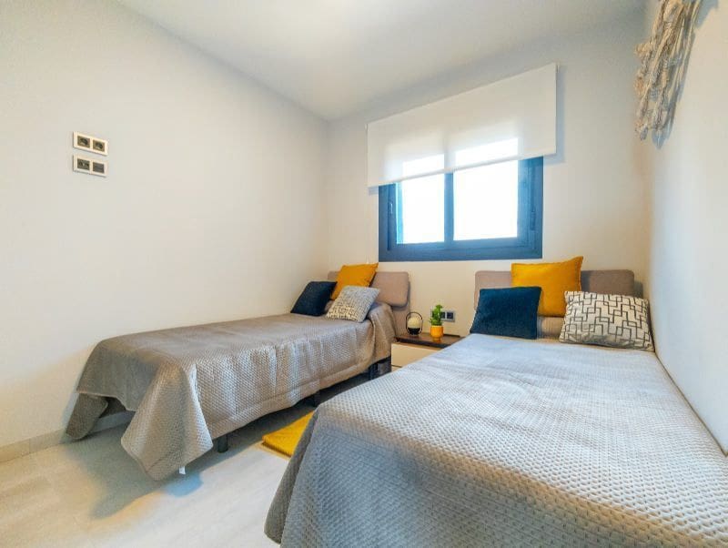 2 bedroom Apartment for sale in Benidorm with pool garage - € 635,000 (Ref: 9074839)