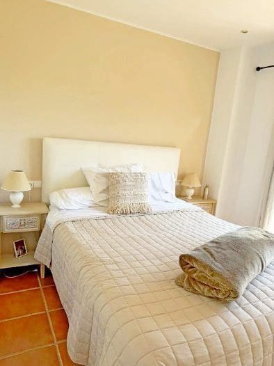 4 soverom Kjedet enebolig til salgs i Denia med svømmebasseng garasje - € 469 000 (Ref: 9095990)