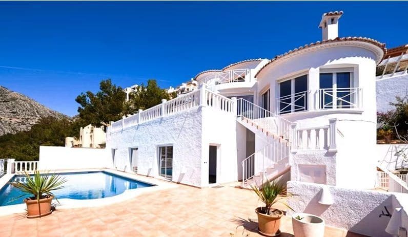 4 bedroom Villa for sale in Altea with pool garage - € 1,195,000 (Ref: 9126501)
