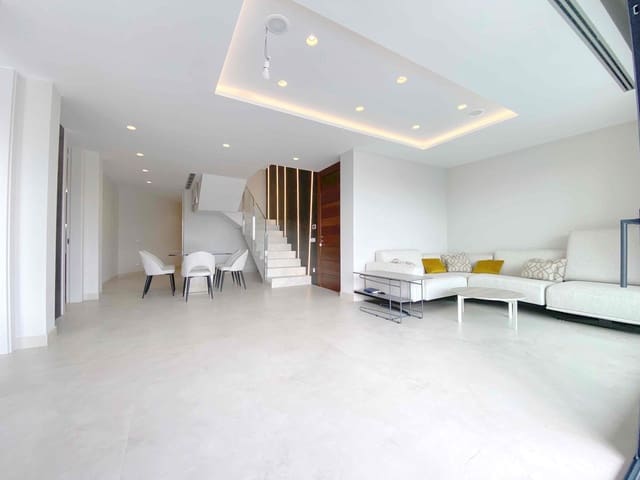 4 makuuhuone Huoneisto myytävänä paikassa Playa Poniente, Benidorm mukana uima-altaan 
autotalli - 1 650 000 € (Ref: 9146727)