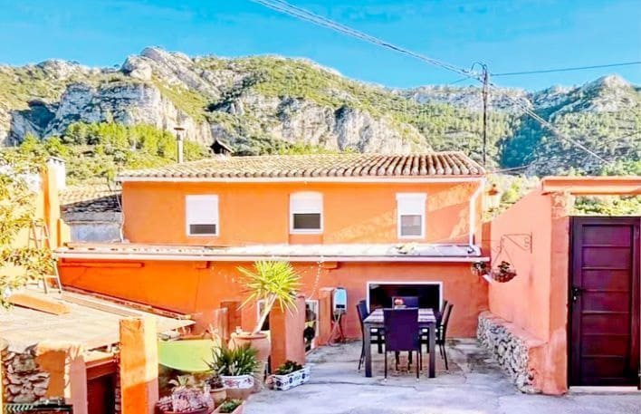 4 soveværelse Semi-Rækkehus til salg i Llosa de Camacho - € 240.000 (Ref: 9254659)