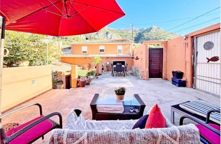 4 soveværelse Semi-Rækkehus til salg i Llosa de Camacho - € 240.000 (Ref: 9254659)