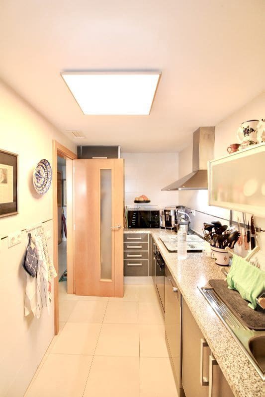 2 bedroom Penthouse for sale in Benidorm with pool garage - € 565,000 (Ref: 9269146)