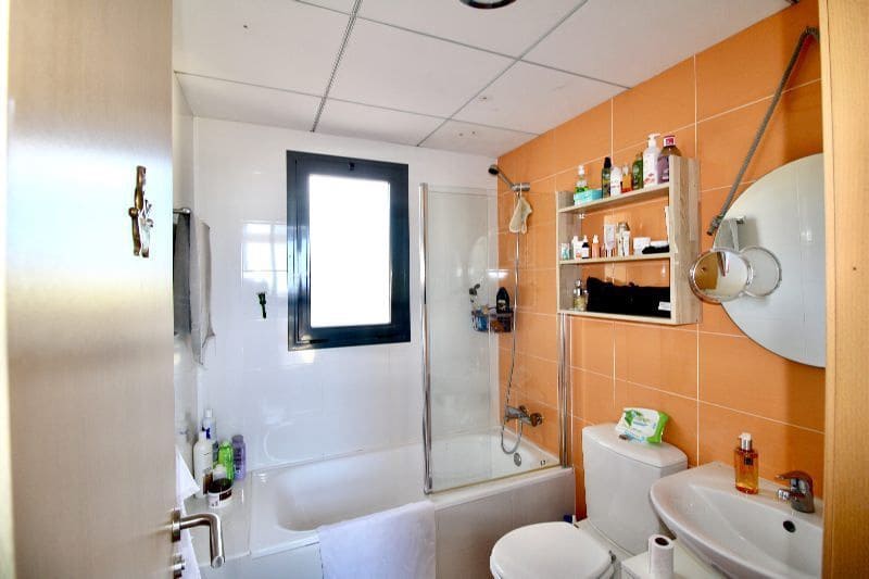 2 bedroom Penthouse for sale in Benidorm with pool garage - € 565,000 (Ref: 9269146)