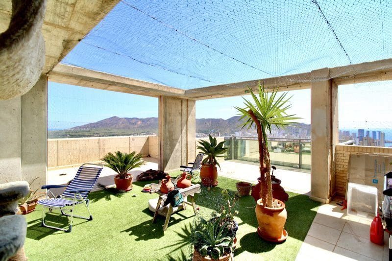 2 bedroom Penthouse for sale in Benidorm with pool garage - € 565,000 (Ref: 9269146)