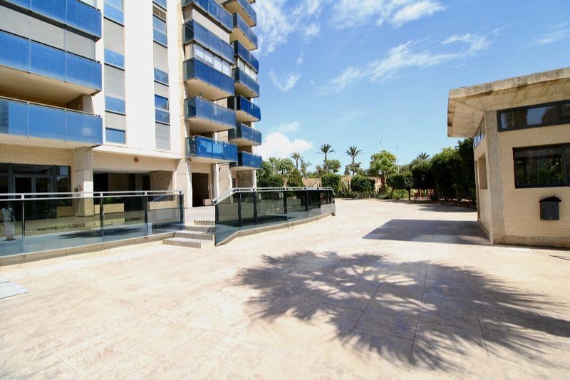 2 bedroom Penthouse for sale in Benidorm with pool garage - € 565,000 (Ref: 9269146)