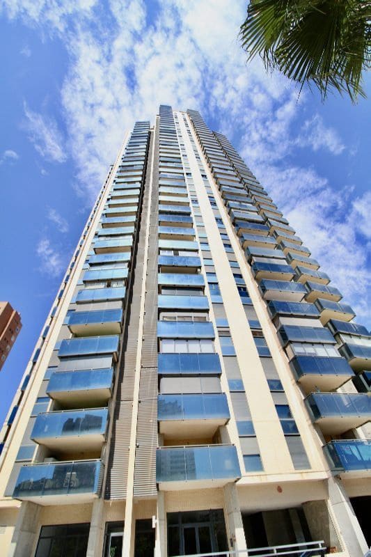 2 bedroom Penthouse for sale in Benidorm with pool garage - € 565,000 (Ref: 9269146)