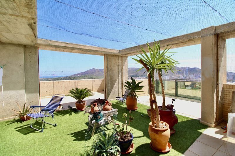 2 bedroom Penthouse for sale in Benidorm with pool garage - € 565,000 (Ref: 9269146)